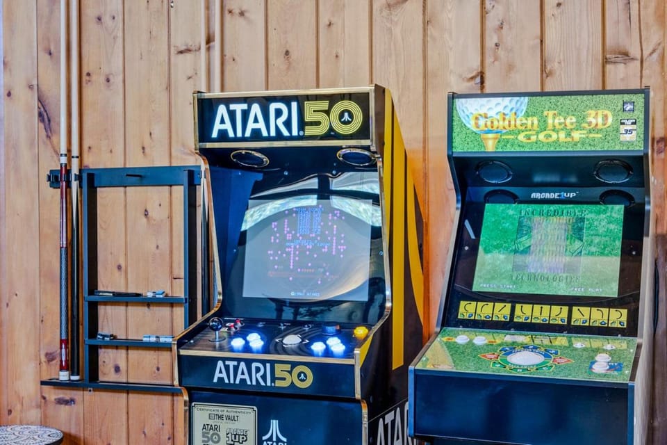 Family Fun Retreat in Wine Country - Epic Game Room - Pool - Spa House in Kenwood