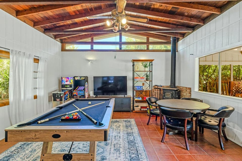 Family Fun Retreat in Wine Country - Epic Game Room - Pool - Spa House in Kenwood