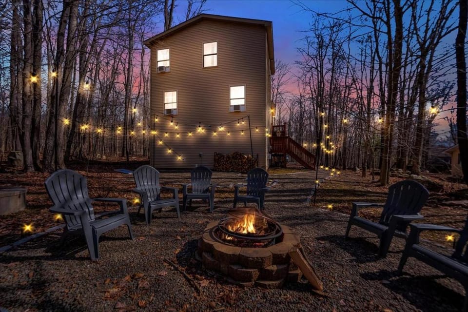 Chalet Lake, Movie Theater, Hot Tub, Arcade Chalet in Pocono Mountains