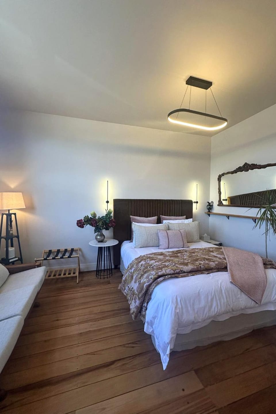 Bed, Living room