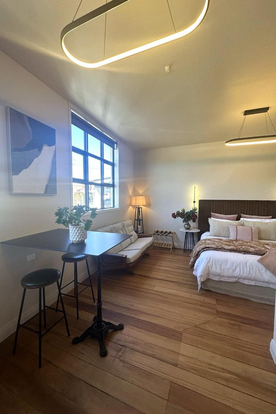Bed, Dining area