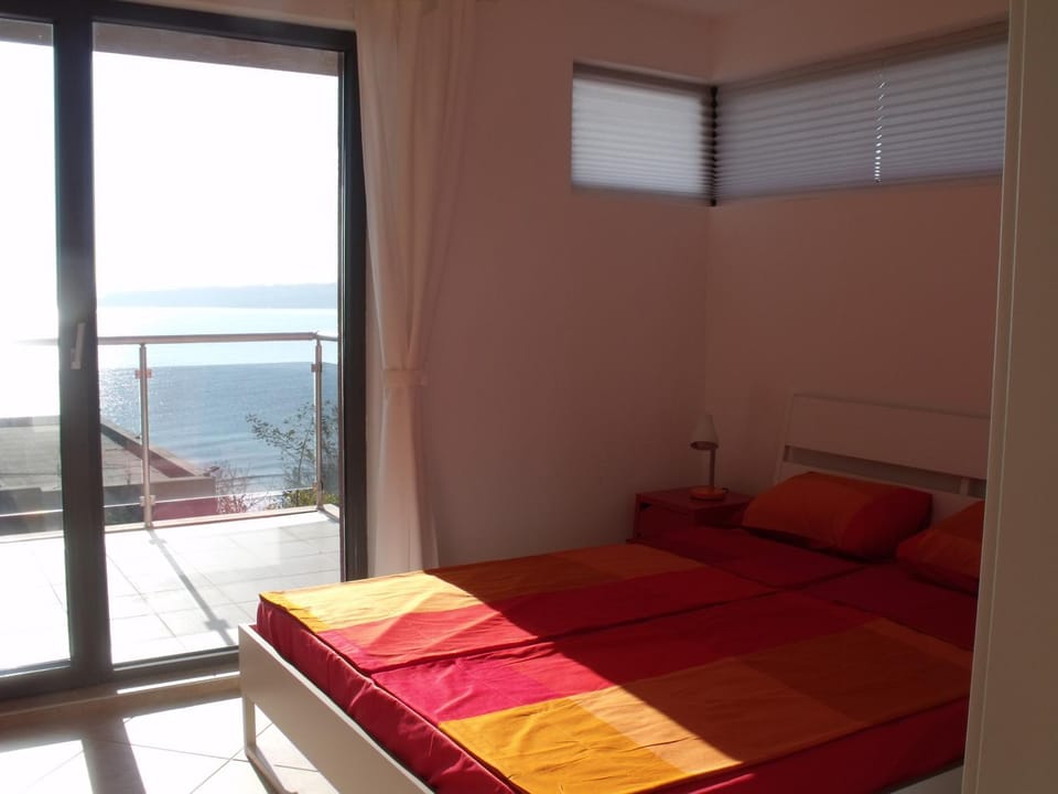Day, Photo of the whole room