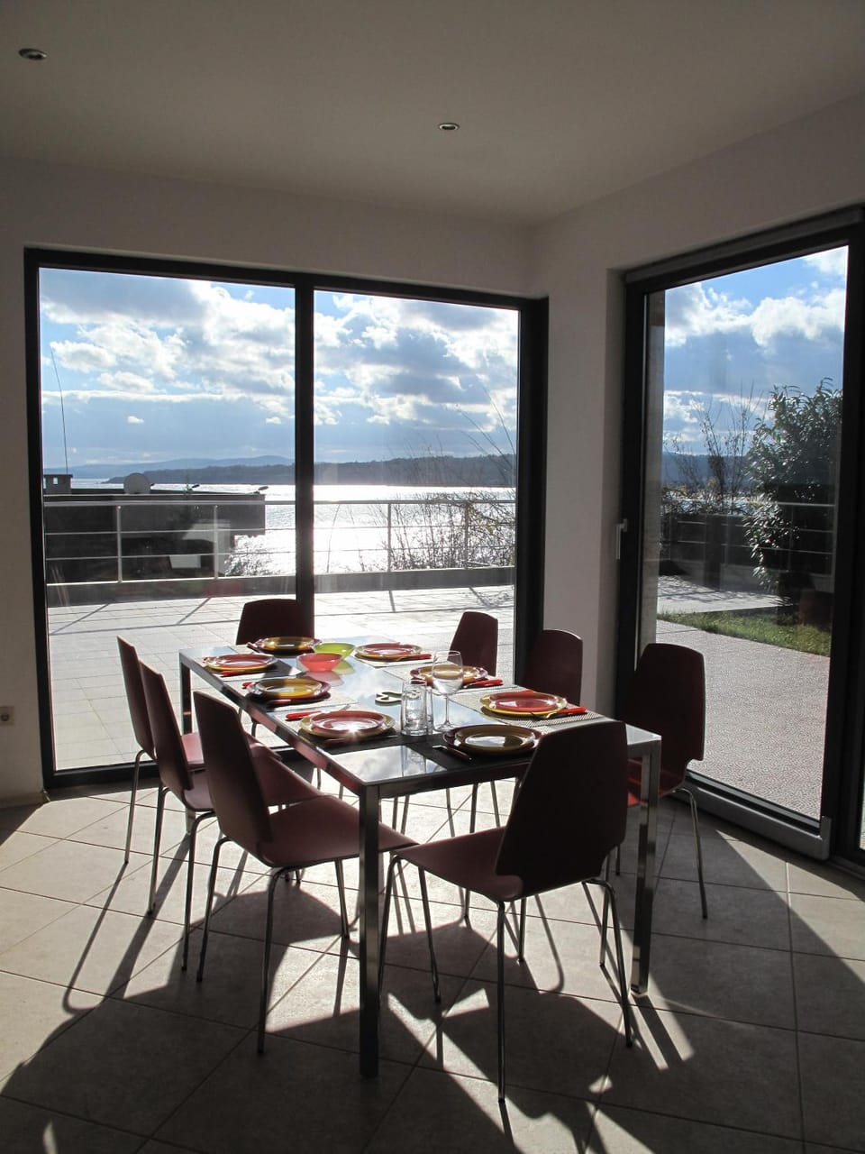 Day, Dining area