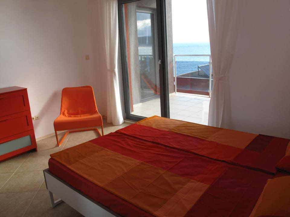 Day, Photo of the whole room