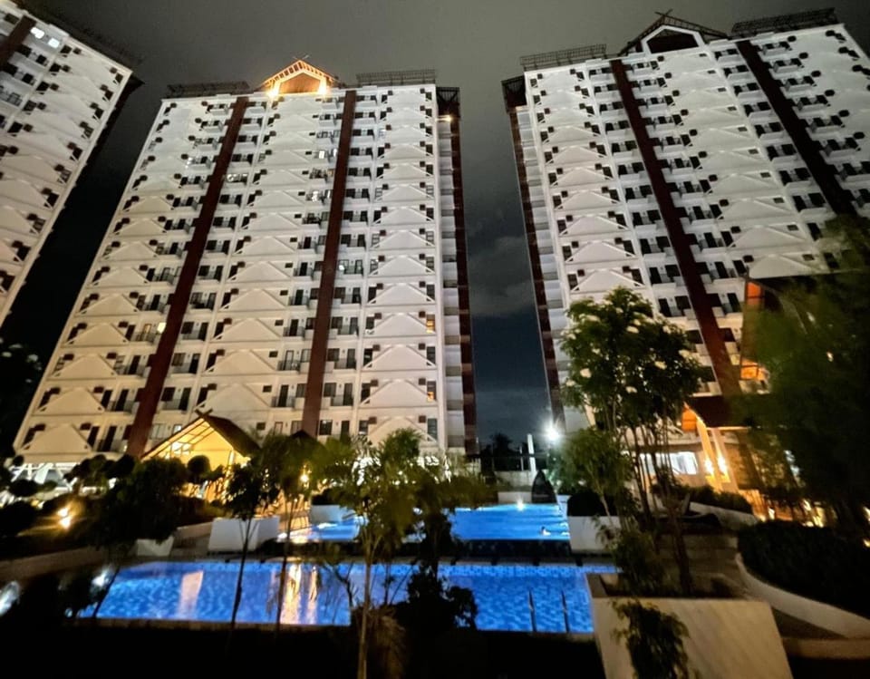 Property building, Night, Garden, City view, Garden view, Pool view, Swimming pool, Swimming pool