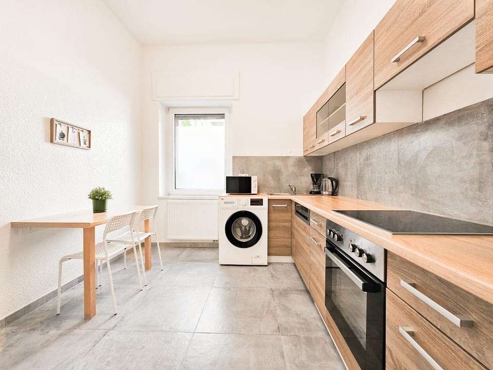 Coffee/tea facilities, dishwasher, microwave, oven, stove, washing machine, kitchen