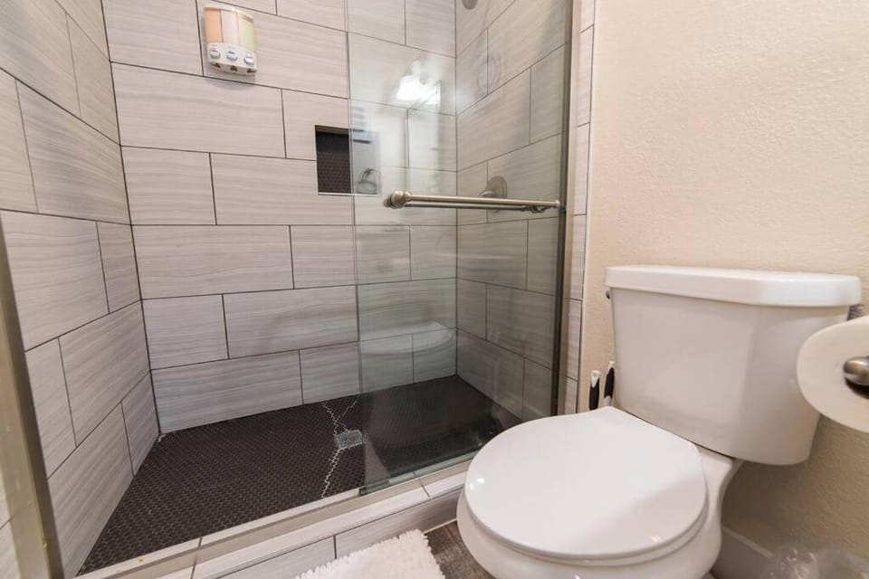 Walk to FIFA at AT&T Stadium-Free Parking Apartment in Arlington