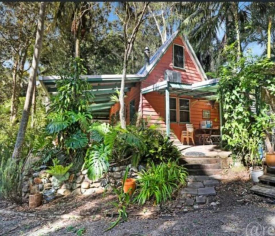 Alba the Scots Cottage walk every where House in Maleny
