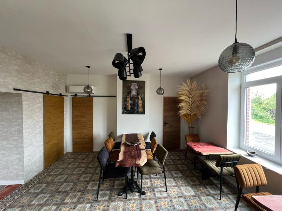 Breakfast, Internal: Not applicable to any particular room