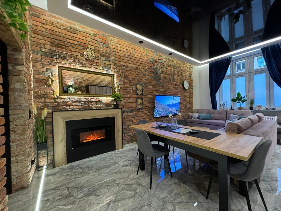TV and multimedia, Kitchen or kitchenette, Living room, Dining area, flat iron