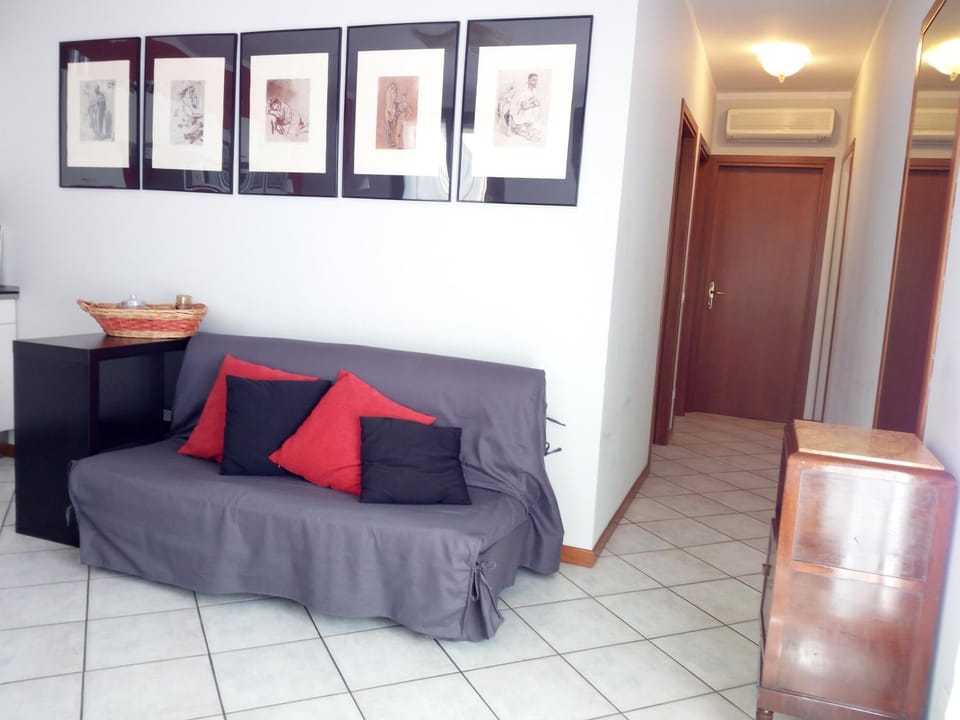 Living room, Seating area, air conditioner
