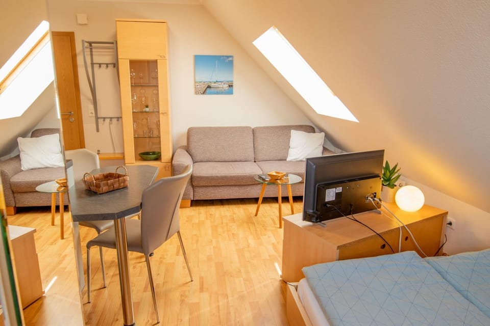 Bed, TV and multimedia, Photo of the whole room, Seating area
