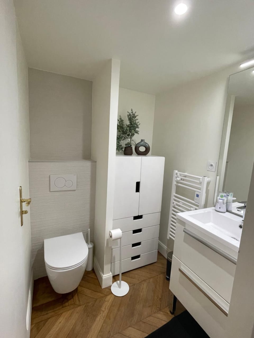 Toilet, Bathroom, towels