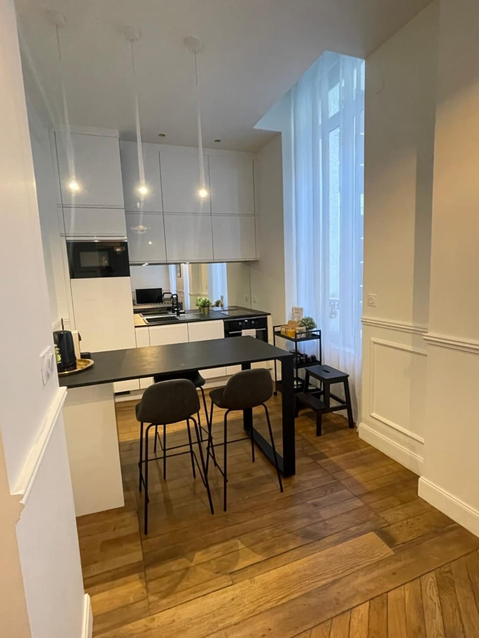 Kitchen or kitchenette, Dining area, stove
