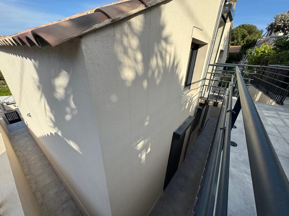 niolonlabricotier love room classe Apartment in Marseille