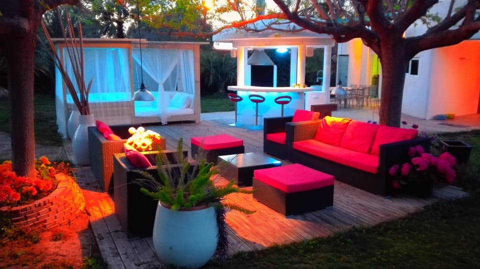 Bed, BBQ facilities, Living room, Sunrise