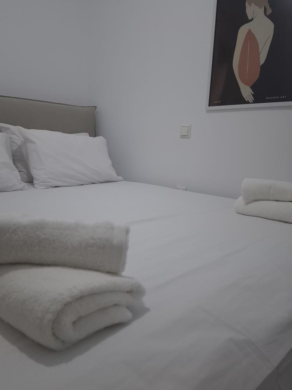 Bed, Bedroom, towels