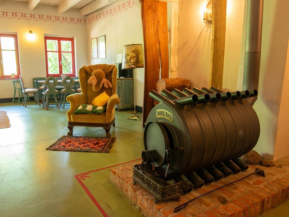 Photo of the whole room, Decorative detail, Dining area