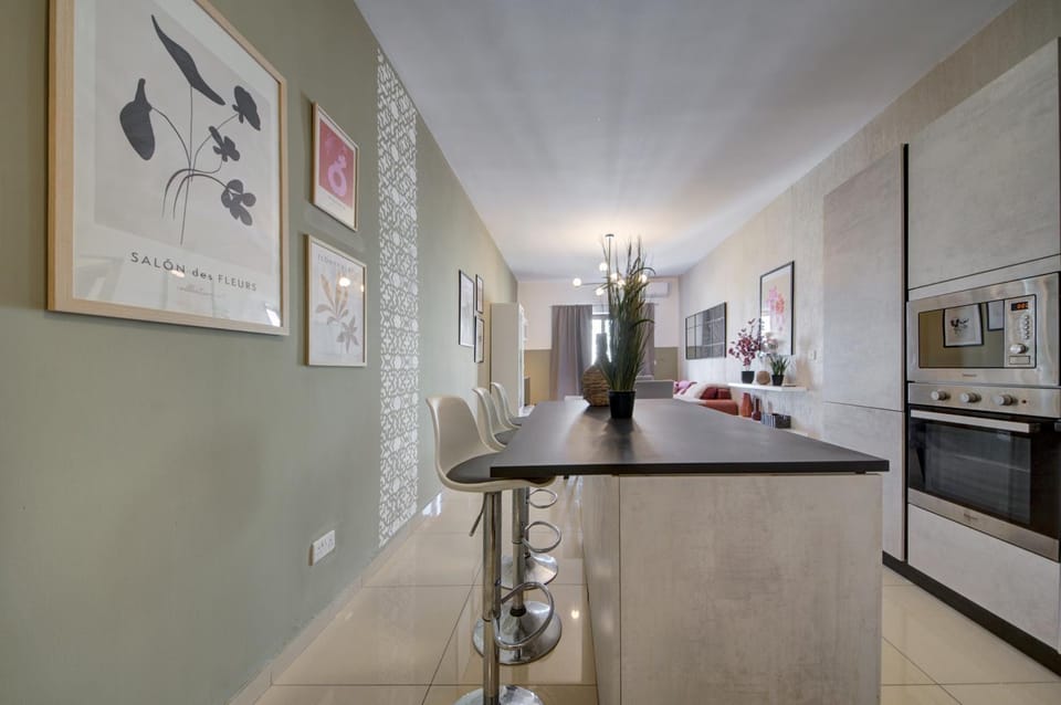 Kitchen or kitchenette, Dining area, dishwasher, pet friendly, stove