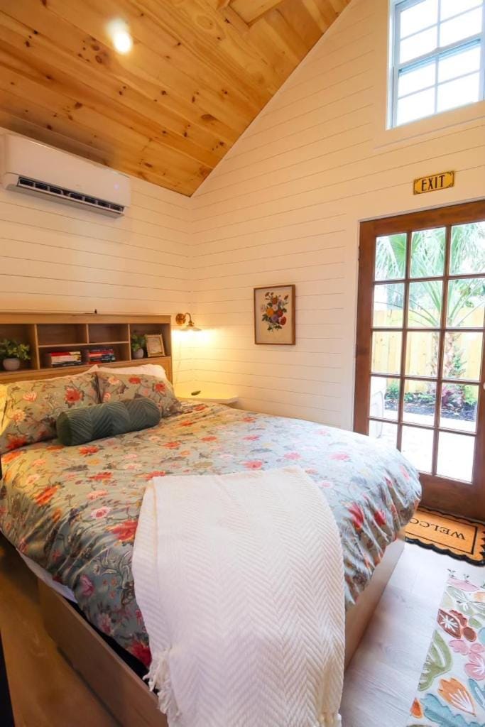 Bed, Photo of the whole room, Bedroom, air conditioner