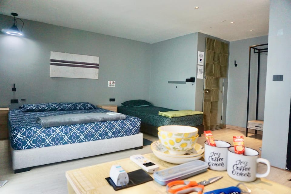Bed, Seating area, Bedroom
