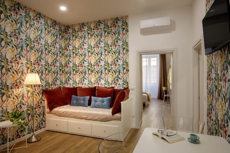 TV and multimedia, Living room, Seating area, air conditioner