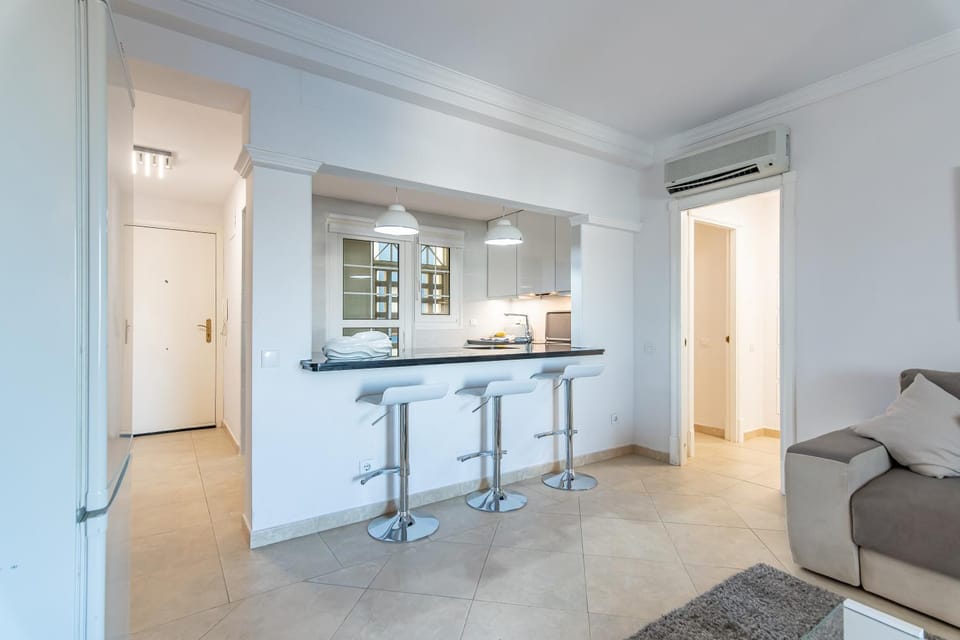 Kitchen or kitchenette, Living room, Seating area, Dining area