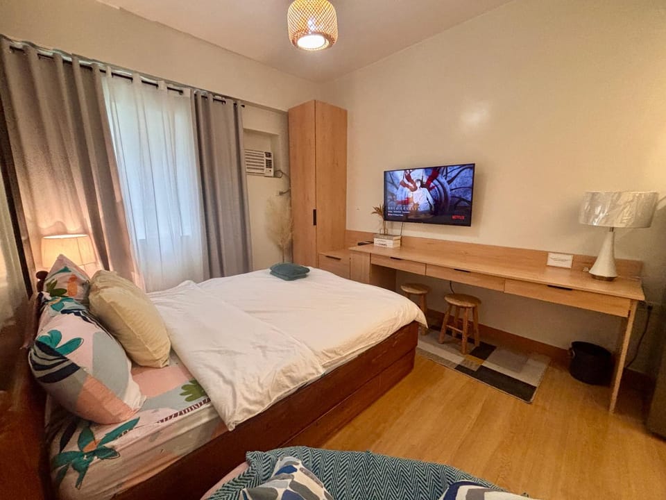 Communal lounge/ TV room, Bed, TV and multimedia, Photo of the whole room, Bedroom