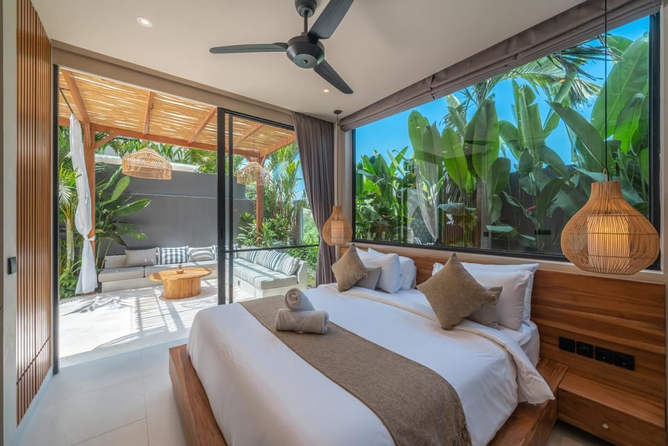 Villa Nalaka - Sophisticated 2BR Steps from Pererenan Beach Villa in North Kuta