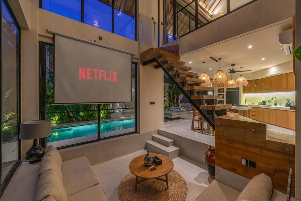 Villa Nalaka - Sophisticated 2BR Steps from Pererenan Beach Villa in North Kuta