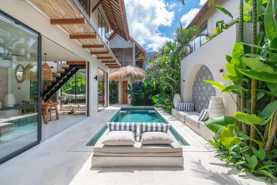 Property building, Patio, Spring, Day, Garden, View (from property/room), Balcony/Terrace, Living room, Seating area, Garden view, Pool view, Swimming pool, sunbed