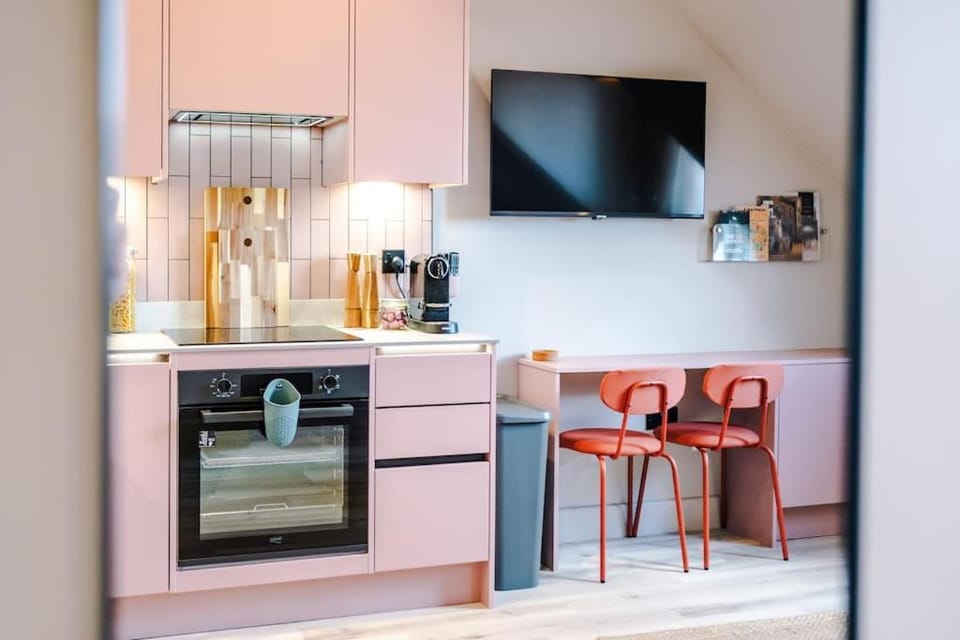 City Centre Apartment Free Parking and Luxury Finishes Apartment in Chester