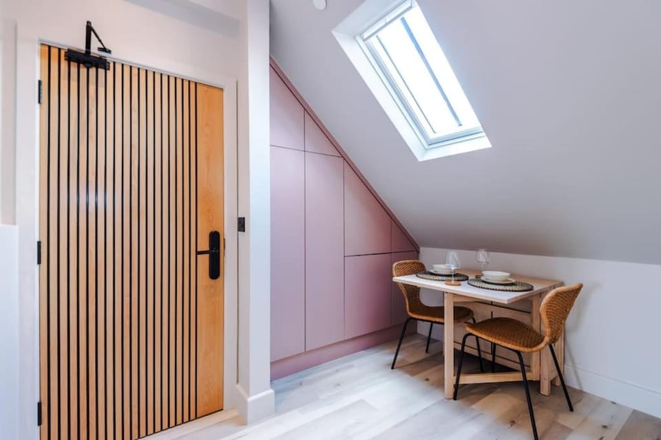 City Centre Apartment Free Parking and Luxury Finishes Apartment in Chester