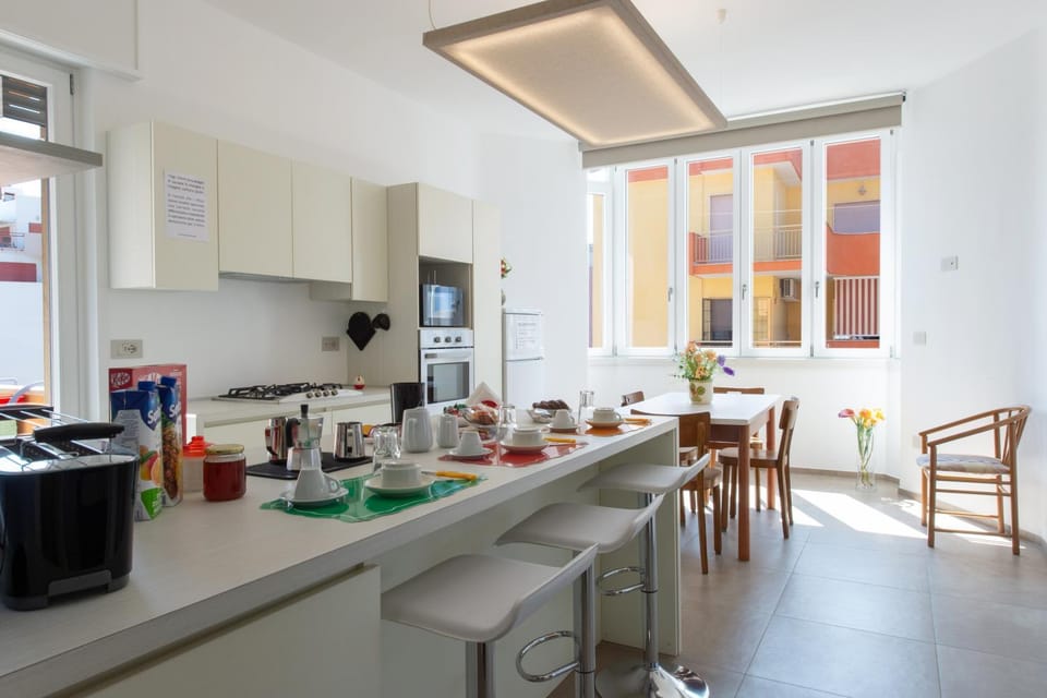 Kitchen or kitchenette, Kitchen or kitchenette, Dining area