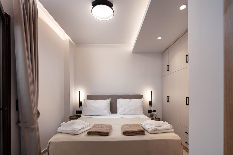 Bed, Photo of the whole room, Bedroom, towels, wardrobe