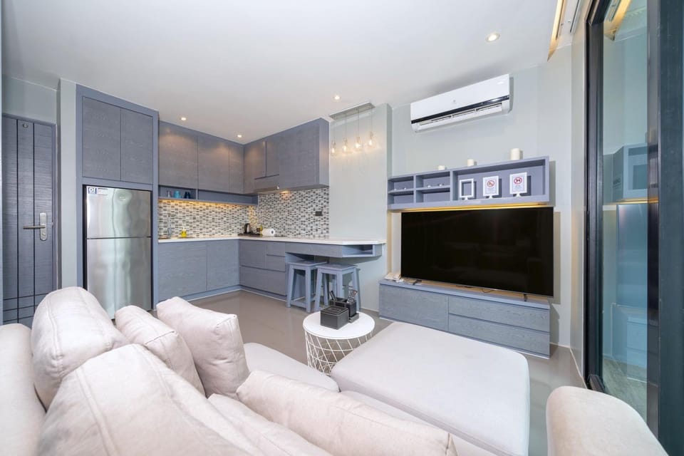 TV and multimedia, Kitchen or kitchenette, Living room, Seating area, Dining area, Evening entertainment, air conditioner