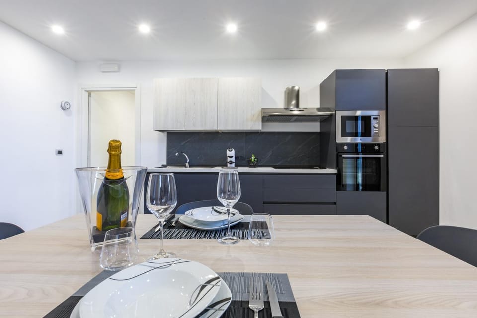 Property building, Kitchen or kitchenette, Living room