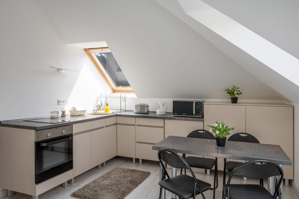 Kitchen or kitchenette, Dining area, stove