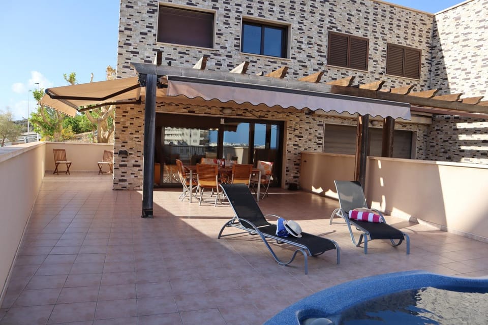Property building, Balcony/Terrace