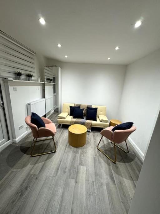 Great 3 bedrooms Flat in Clapham Apartment in London