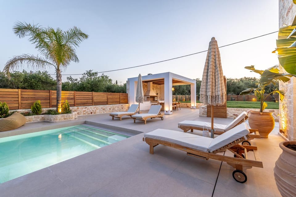 Patio, Day, Natural landscape, Garden, Garden view, Pool view, Swimming pool, sunbed