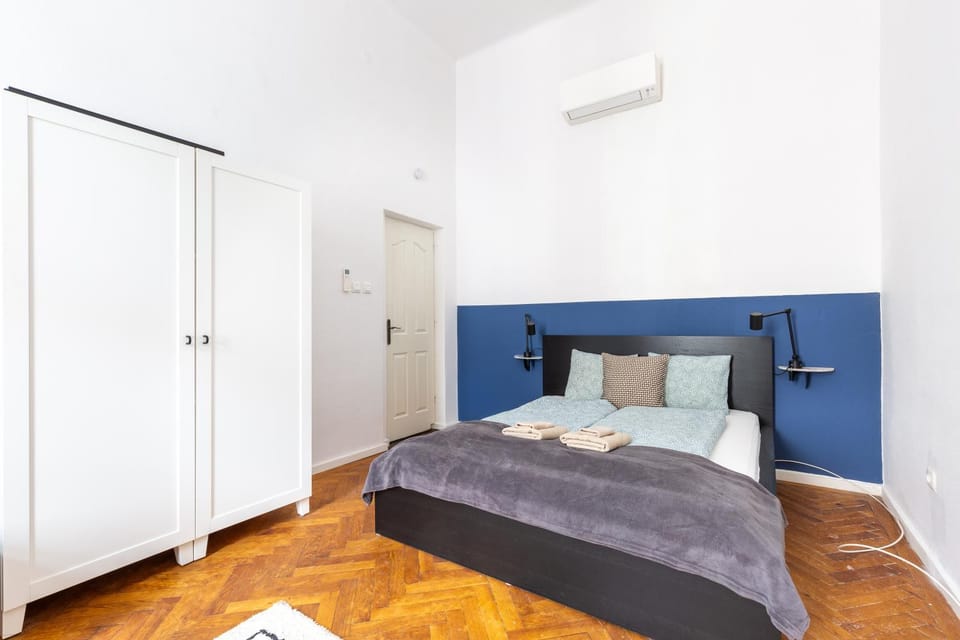Bed, Bedroom, air conditioner