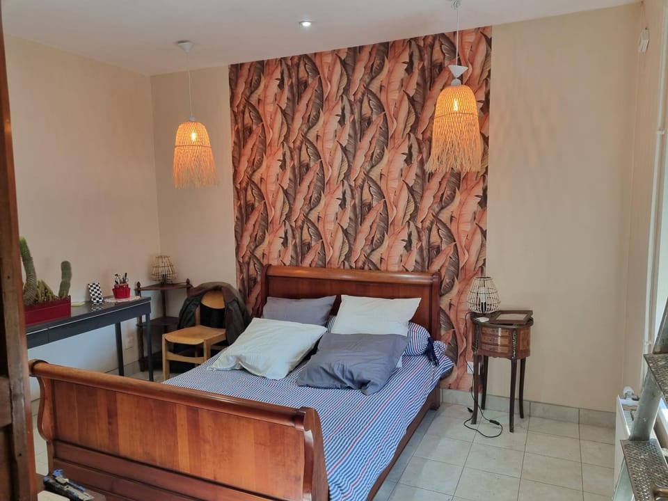 Bed, Photo of the whole room