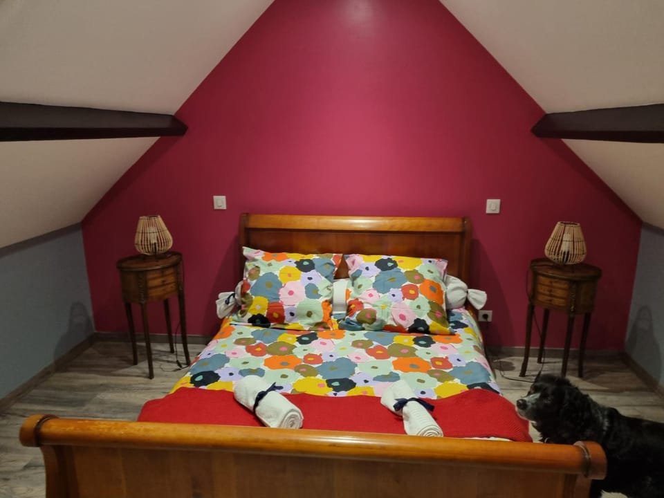 Bed, Photo of the whole room, Bedroom