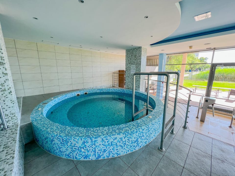 Natural landscape, Hot Tub, Swimming pool