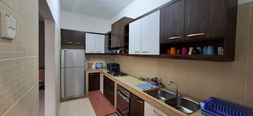 Kitchen or kitchenette, oven