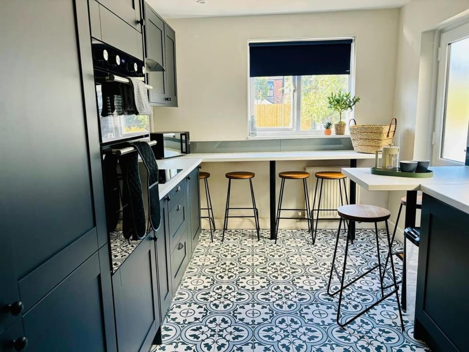Contractors - Modern Home Gloucester City Centre House in Gloucester