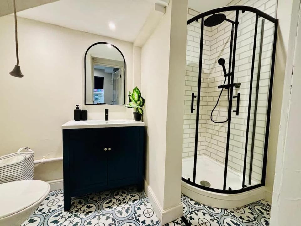 Contractors - Modern Home Gloucester City Centre House in Gloucester