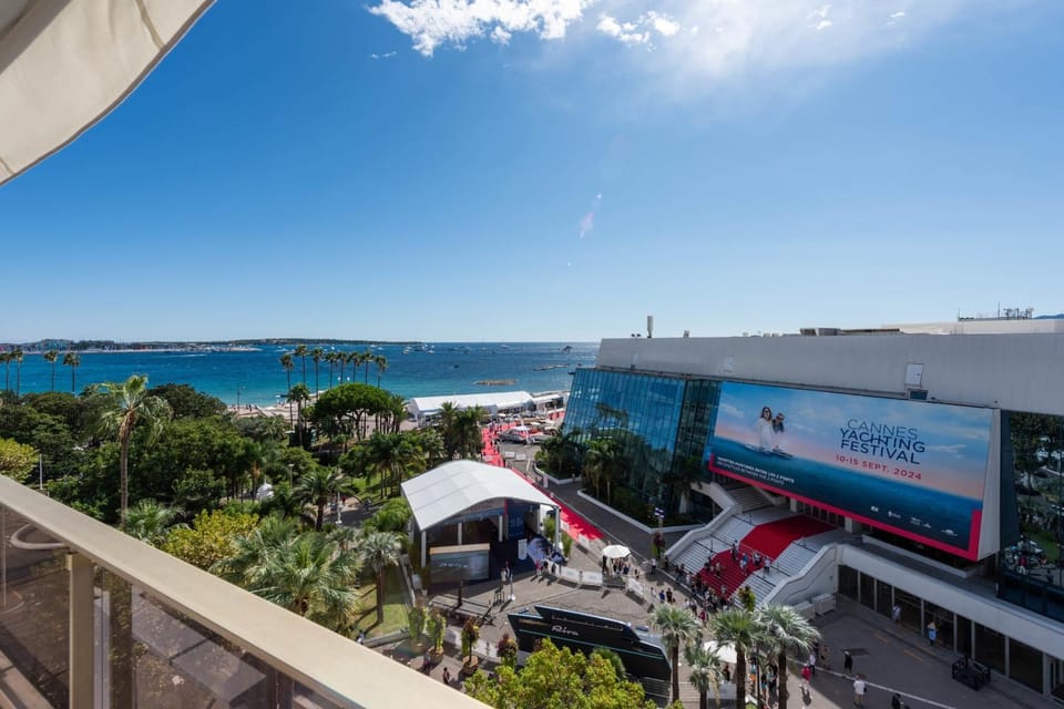 Neighbourhood, Beach, City view, Sea view, Location, Parking