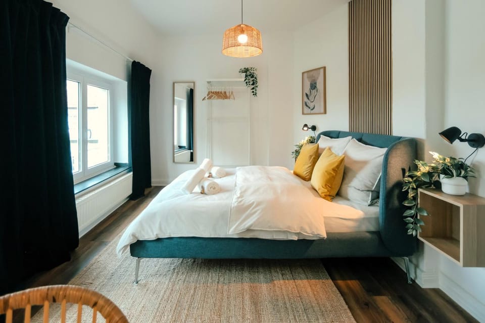 Bed, Photo of the whole room, towels